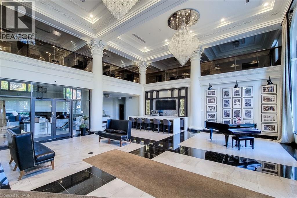 112 E KING ST E/S Street - 3