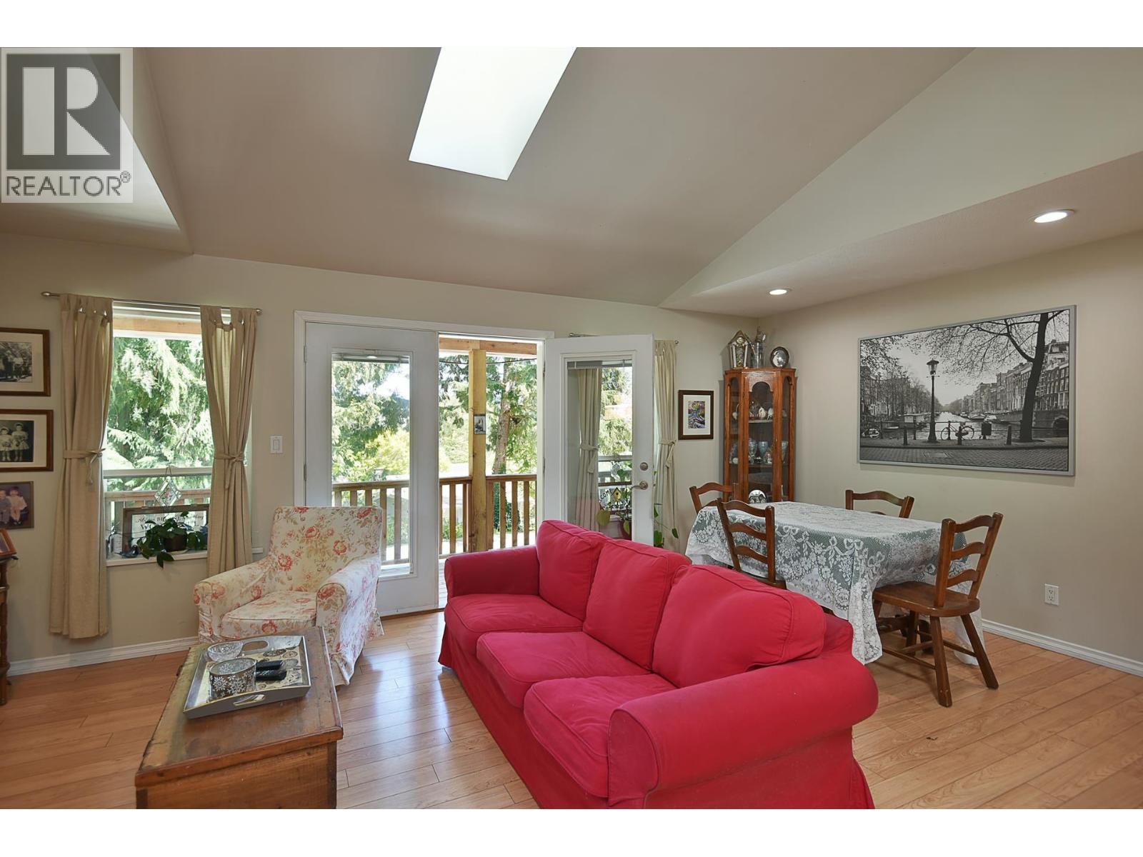 5689 SALMON DRIVE, Sechelt