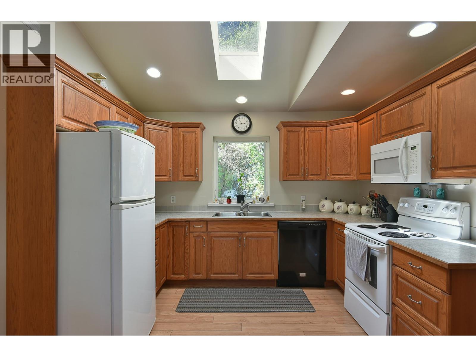 5689 SALMON DRIVE, Sechelt