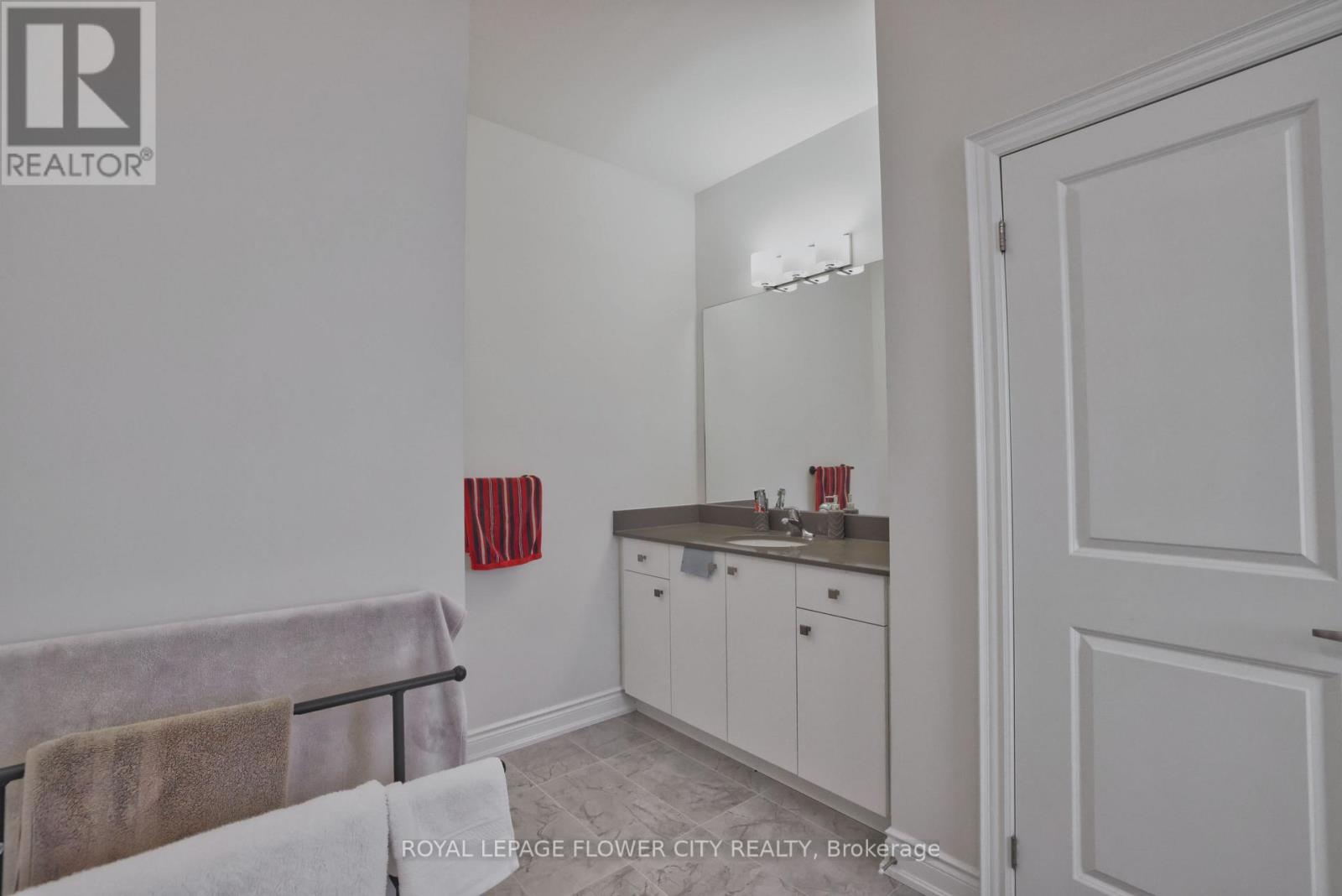 21 AVEENA ROAD N - 24