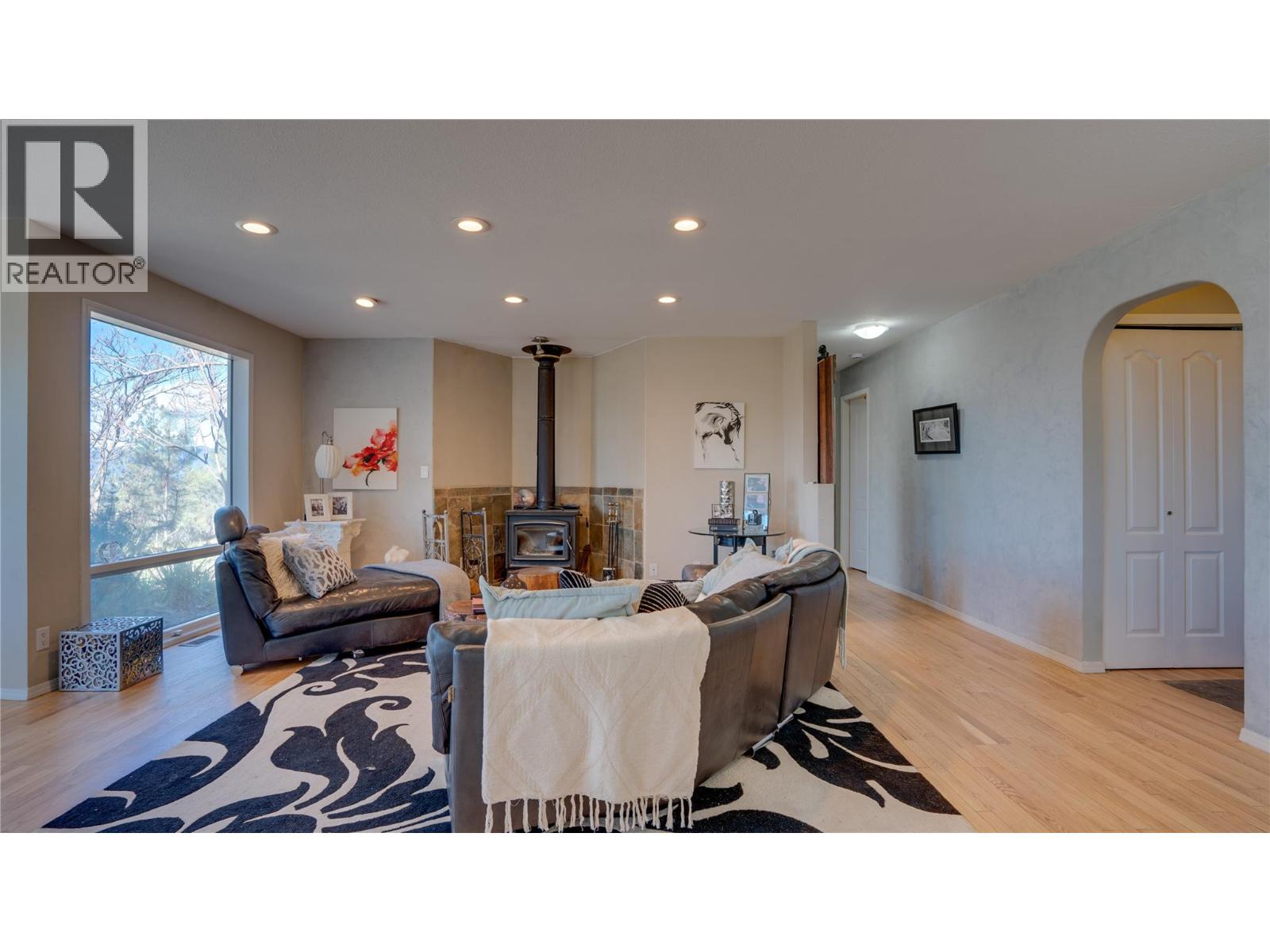  5775 Deadpine Drive, Kelowna