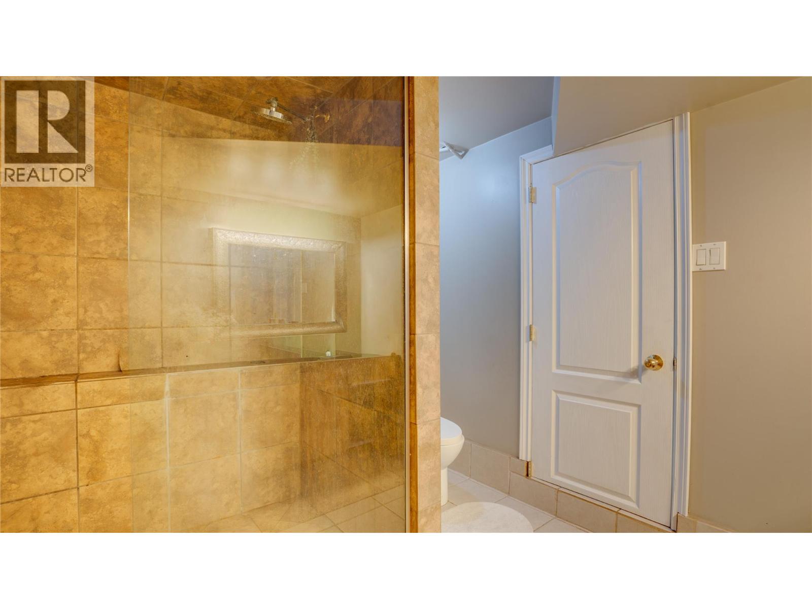  5775 Deadpine Drive, Kelowna