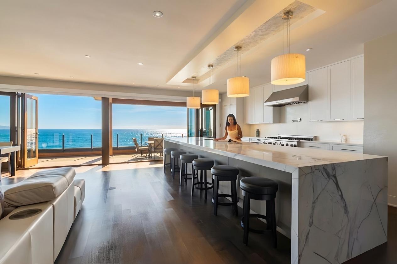 14495 MARINE DRIVE, White Rock