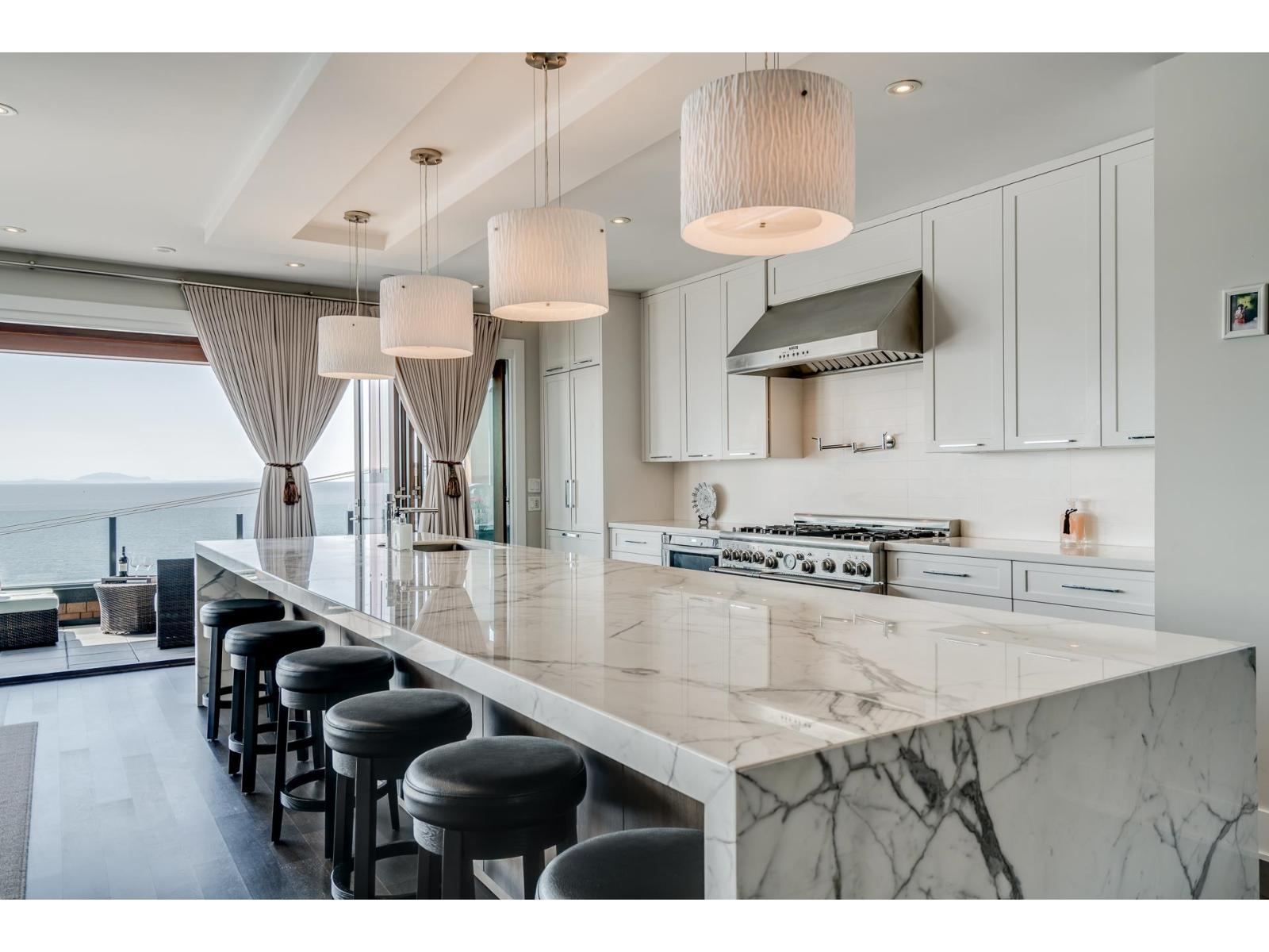 14495 MARINE DRIVE, White Rock