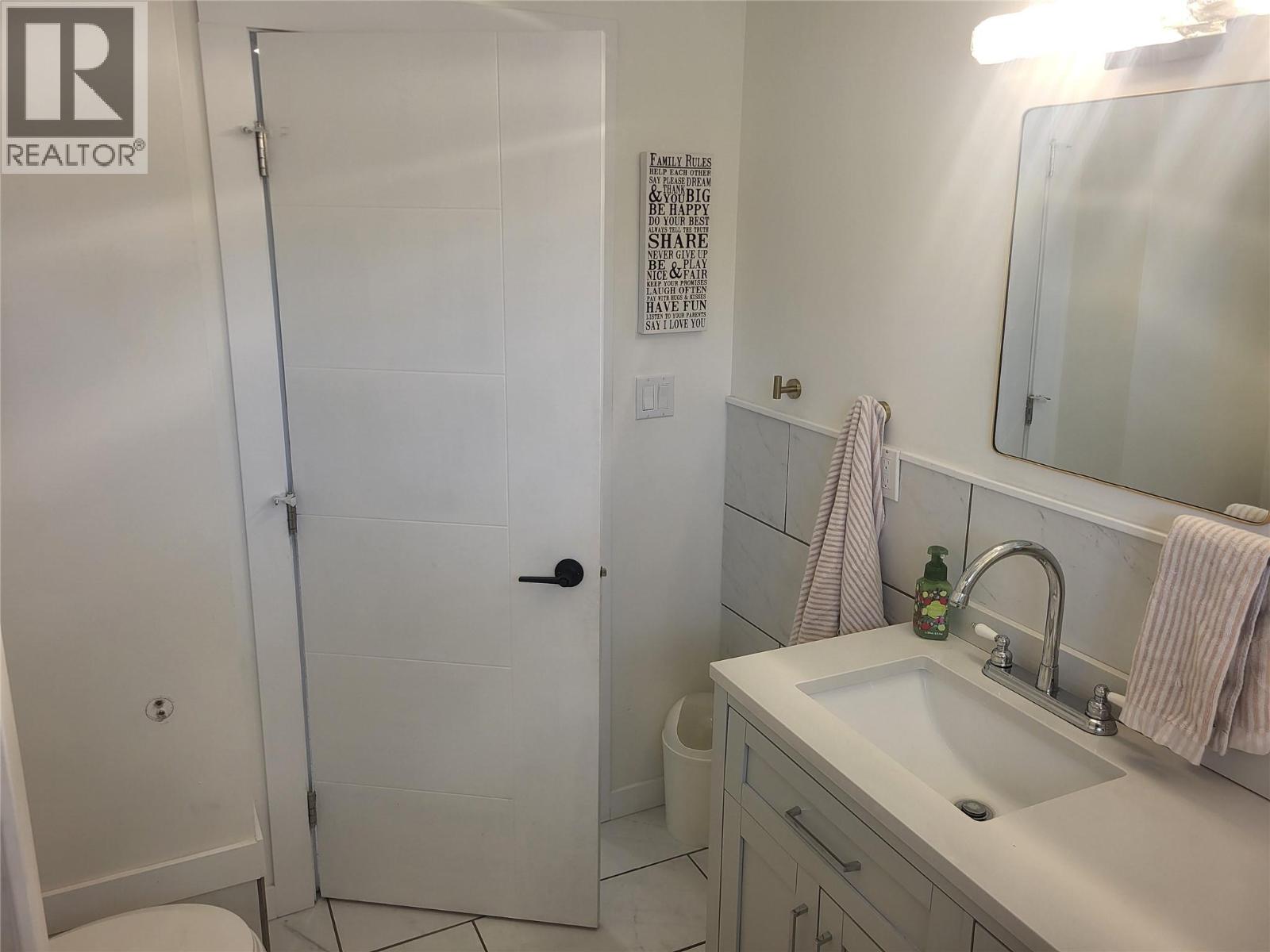  9504 HUMMINGBIRD Lane, Osoyoos