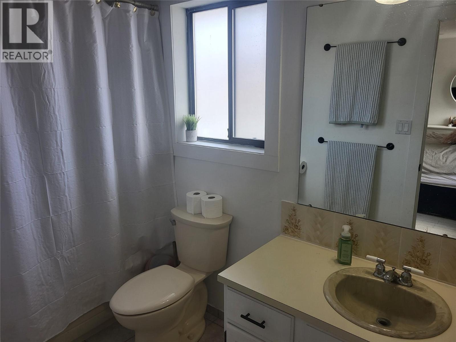  9504 HUMMINGBIRD Lane, Osoyoos