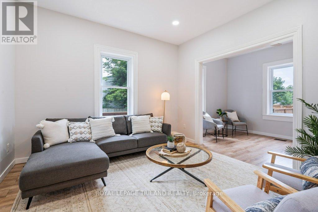 Single Family House for Sale in  CATHERINE STREET North Middlesex (Parkhill) 