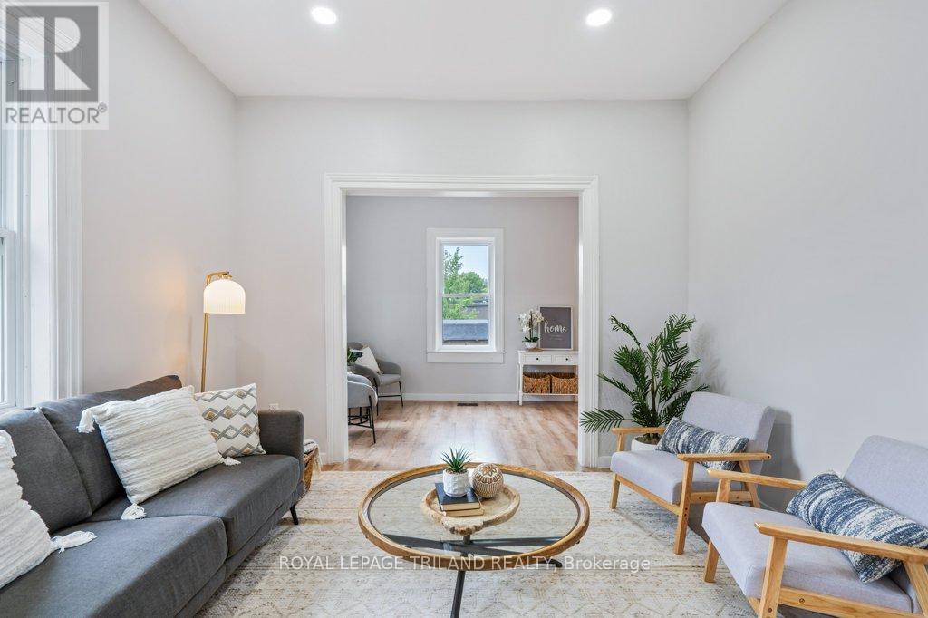 Single Family House for Sale in  CATHERINE STREET North Middlesex (Parkhill) 