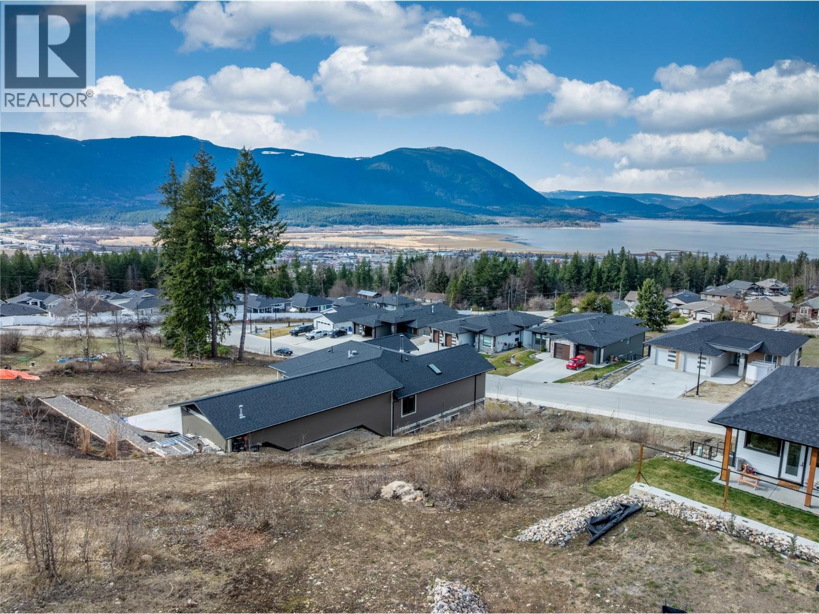  1120 16 Avenue Southeast, Salmon Arm
