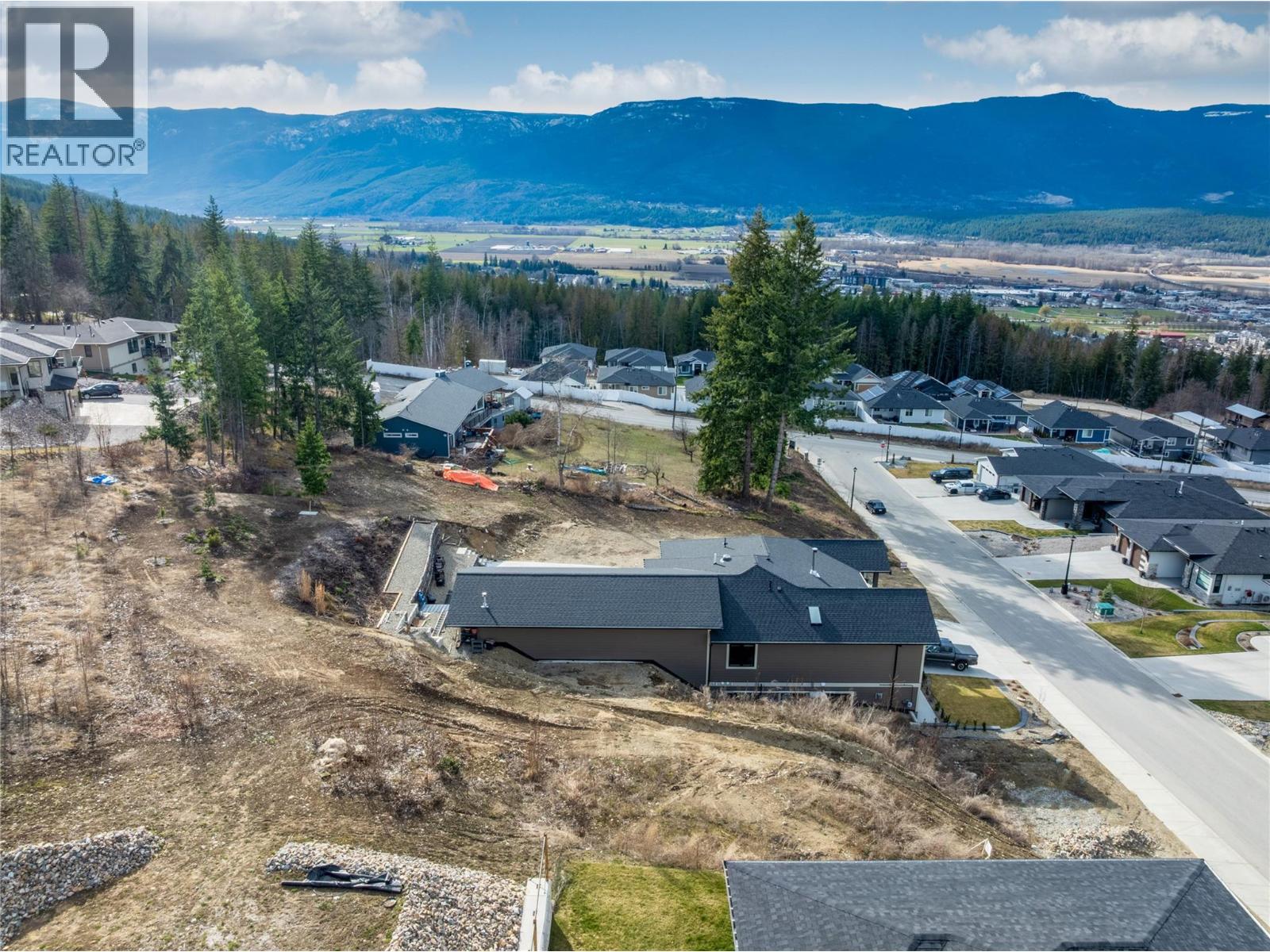  1120 16 Avenue Southeast, Salmon Arm