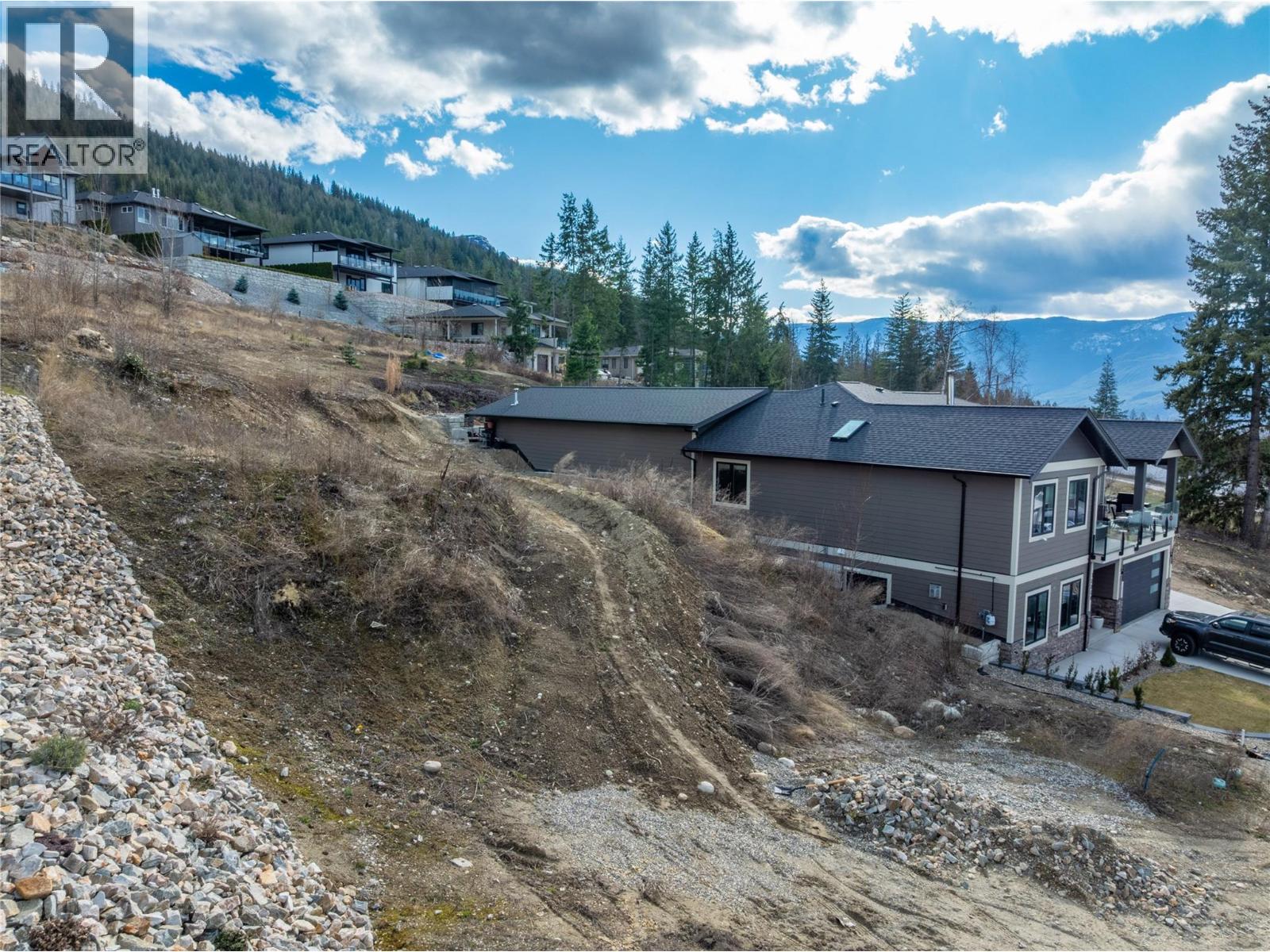  1120 16 Avenue Southeast, Salmon Arm