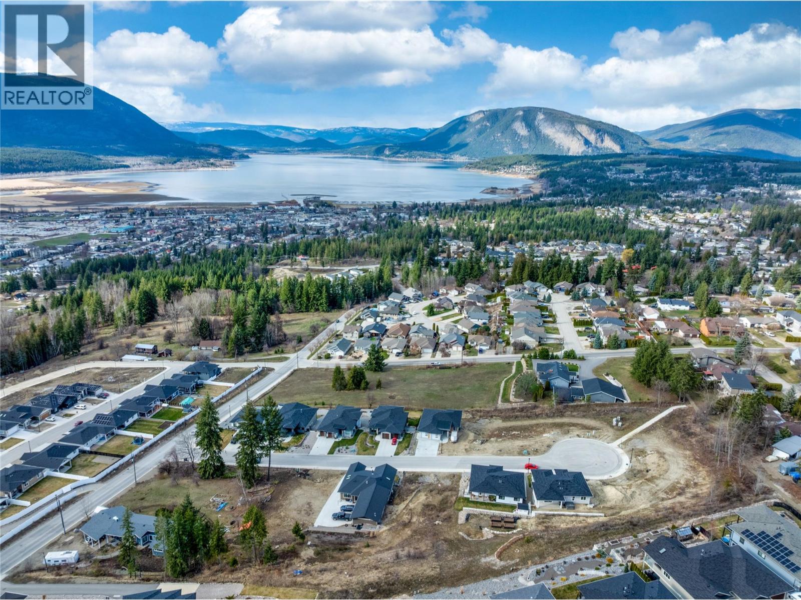  1120 16 Avenue Southeast, Salmon Arm