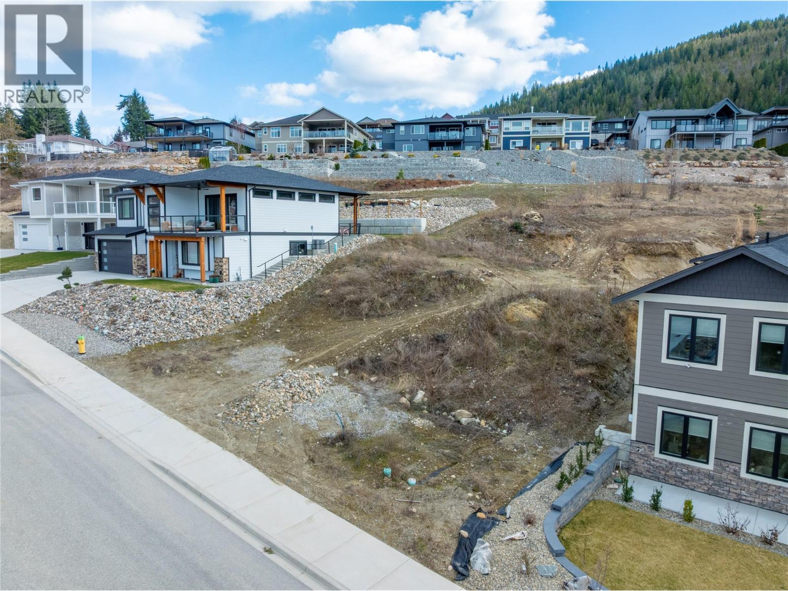  1120 16 Avenue Southeast, Salmon Arm