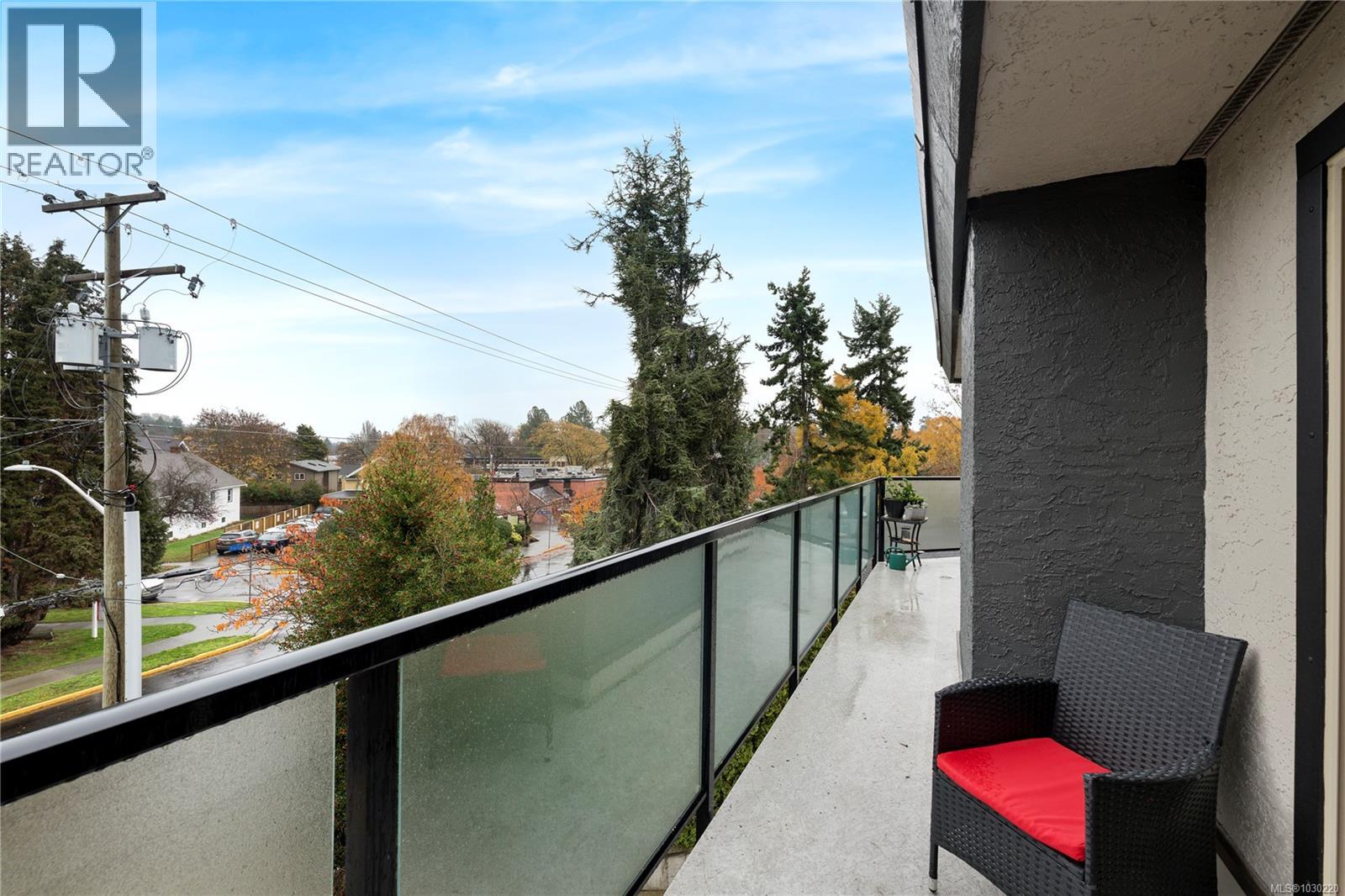 #402 1241 Fairfield Rd - 10
