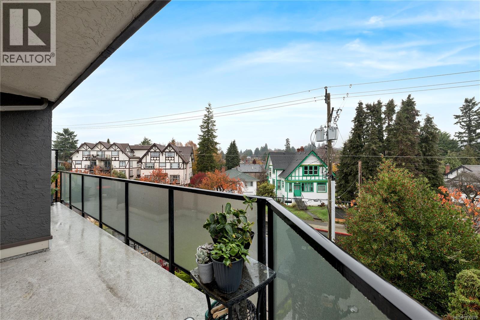 402 1241 Fairfield Road, Victoria