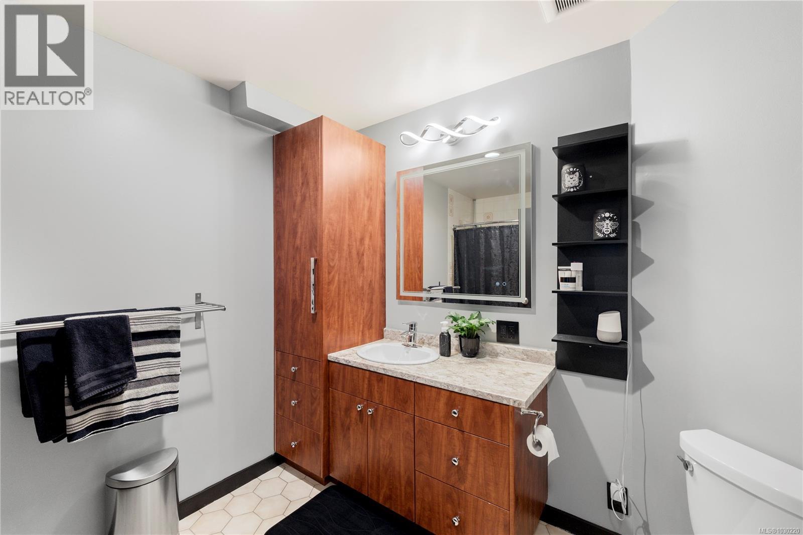 #402 1241 Fairfield Rd - 17
