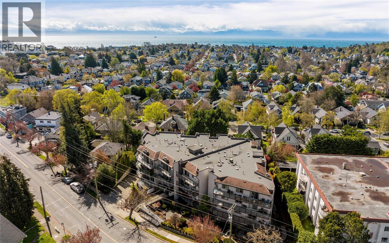 402 1241 Fairfield Road, Victoria