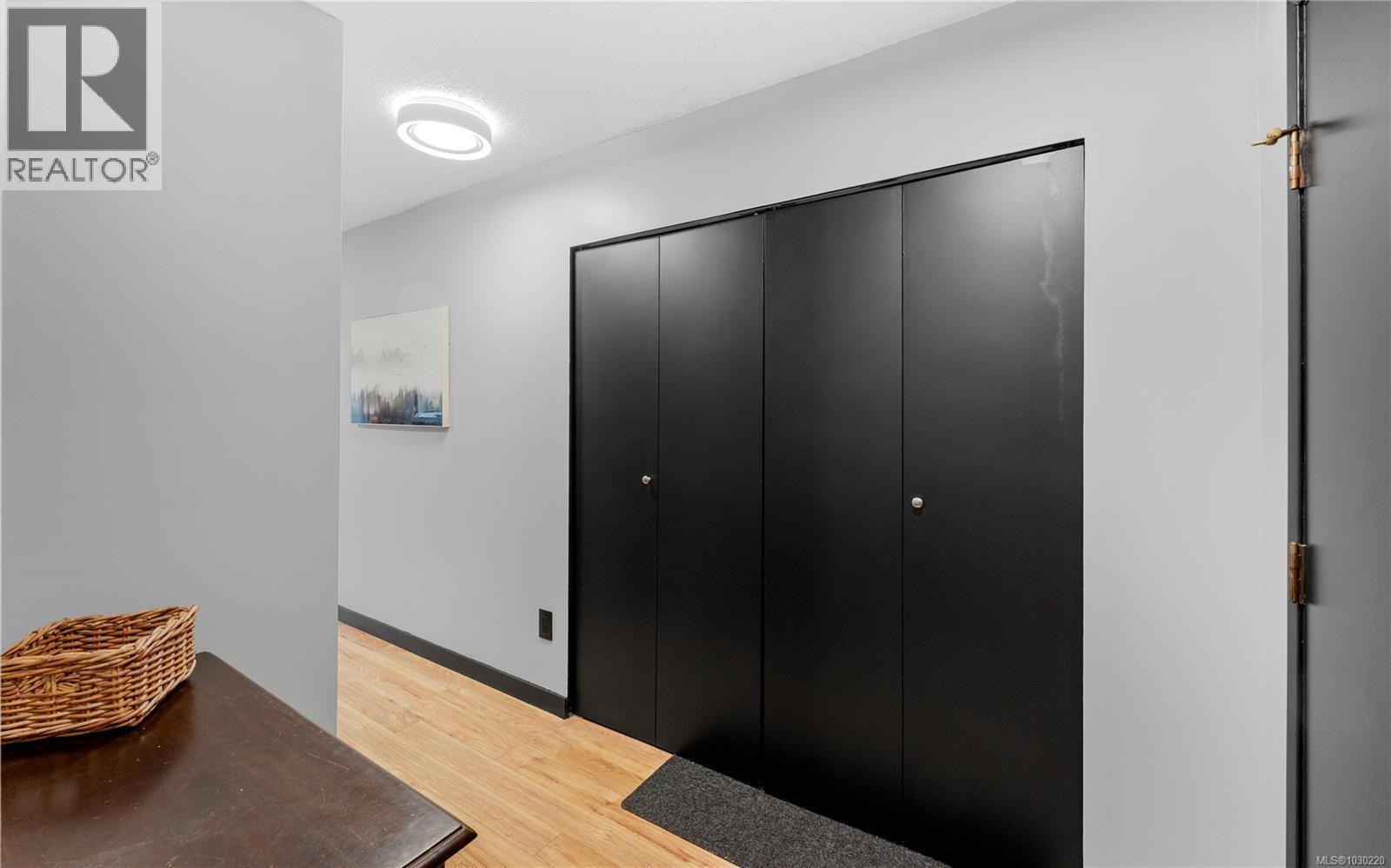 402 1241 Fairfield Road, Victoria