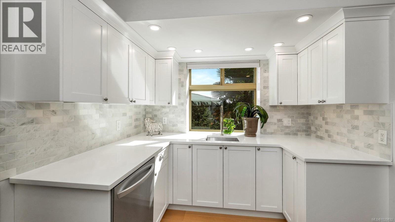 11007 CEDAR LANE - 17