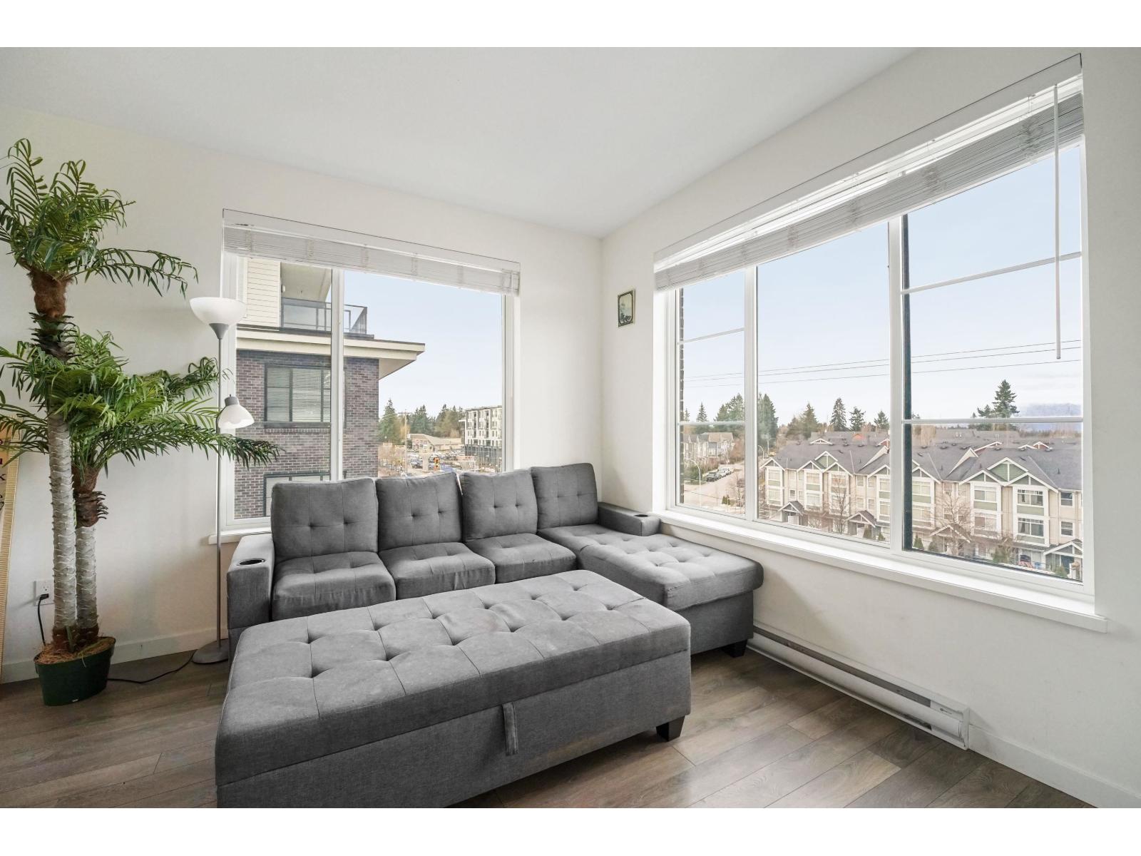 501 15858 FRASER HIGHWAY