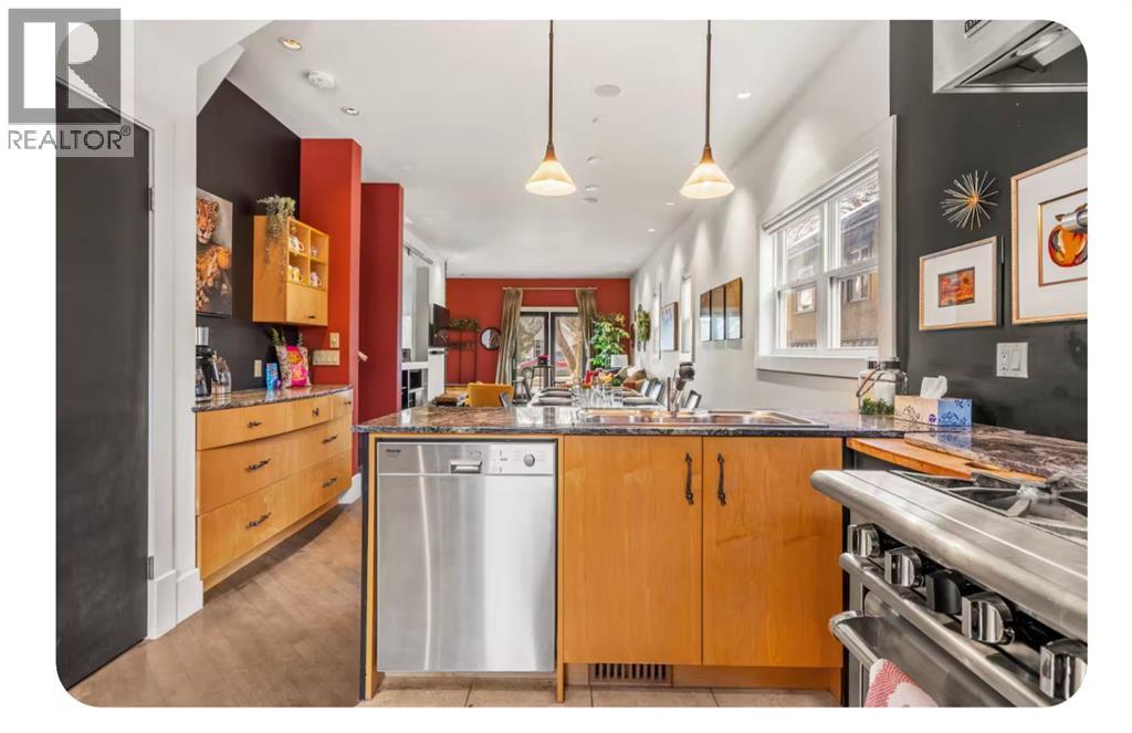 Single Family House for Sale in   Avenue NE Renfrew Calgary 