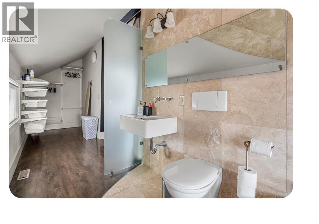 Single Family House for Sale in   Avenue NE Renfrew Calgary 