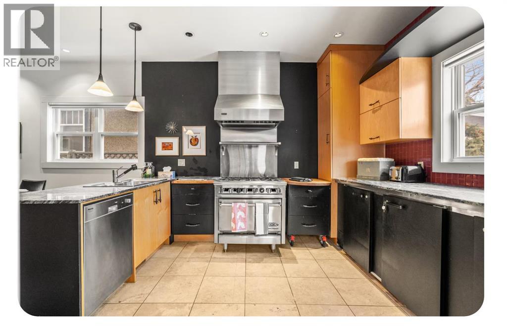 Single Family House for Sale in   Avenue NE Renfrew Calgary 