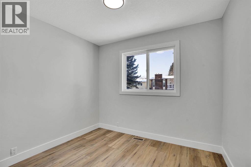 Single Family House Bungalow for Sale in  Templeside Circle NE Temple Calgary 