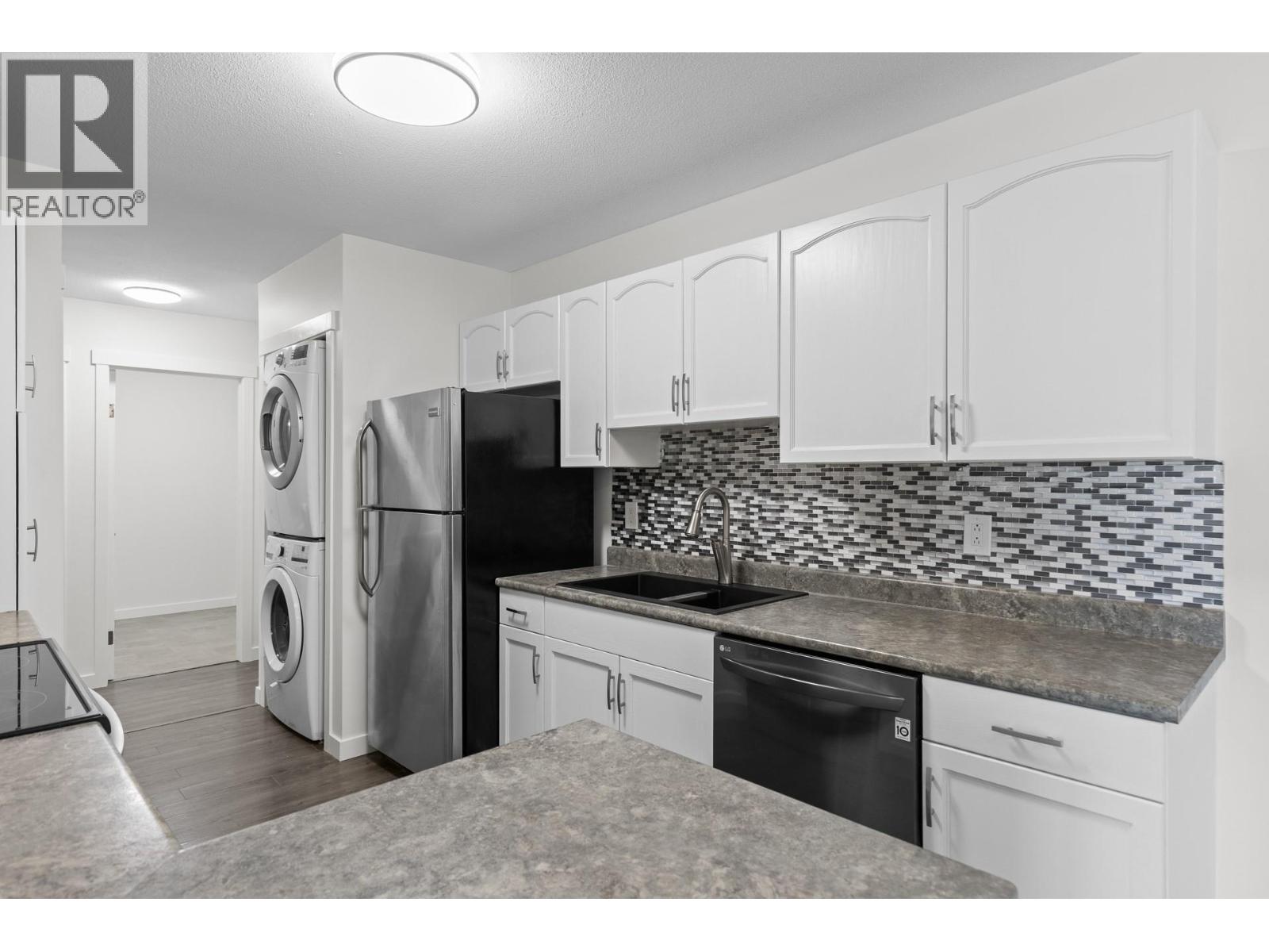 402 769 KLO Road, Kelowna