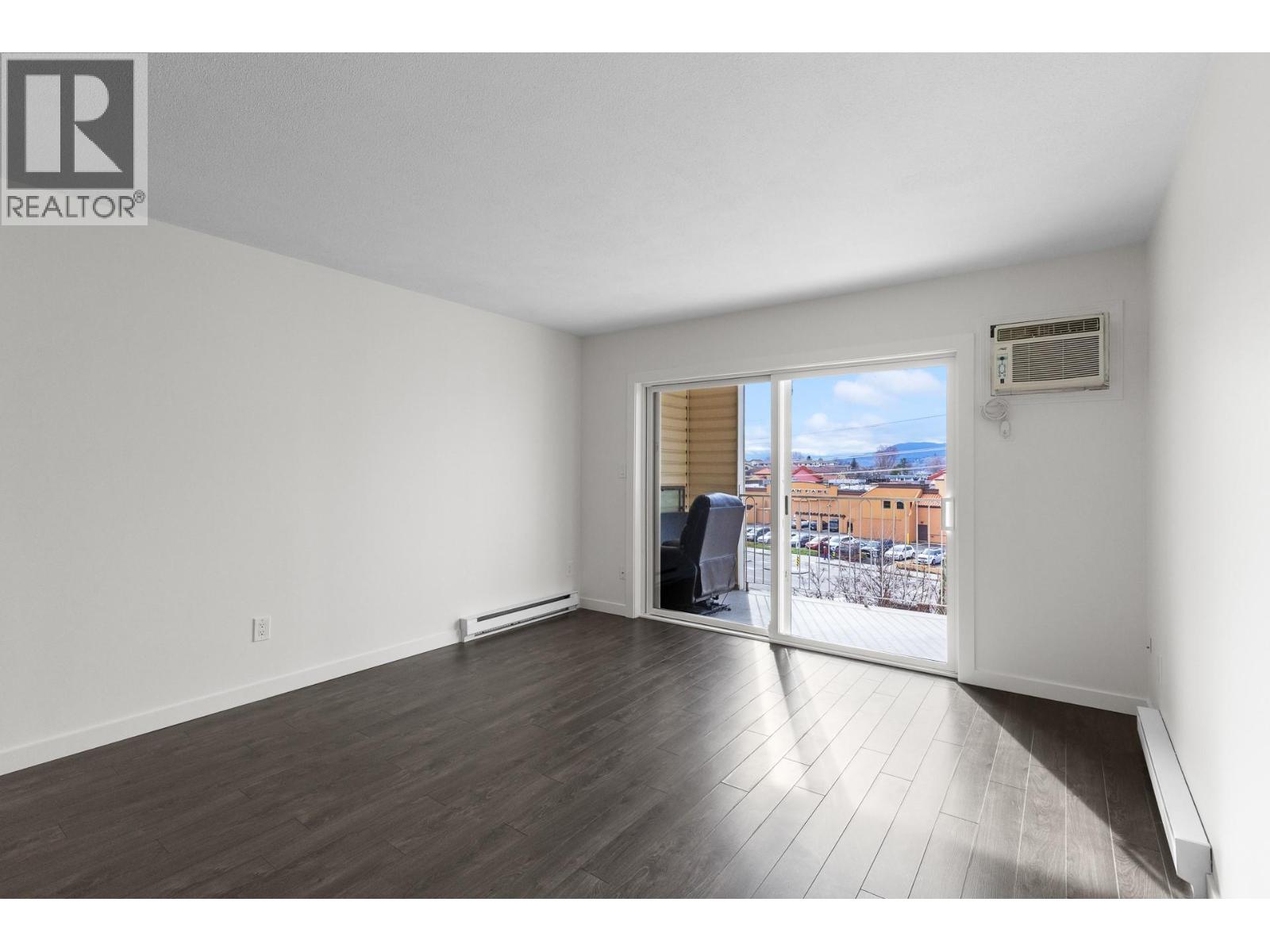 402 769 KLO Road, Kelowna