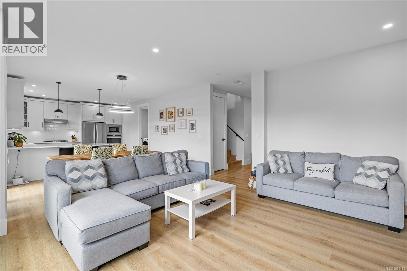 150 Cabot Crt - 3