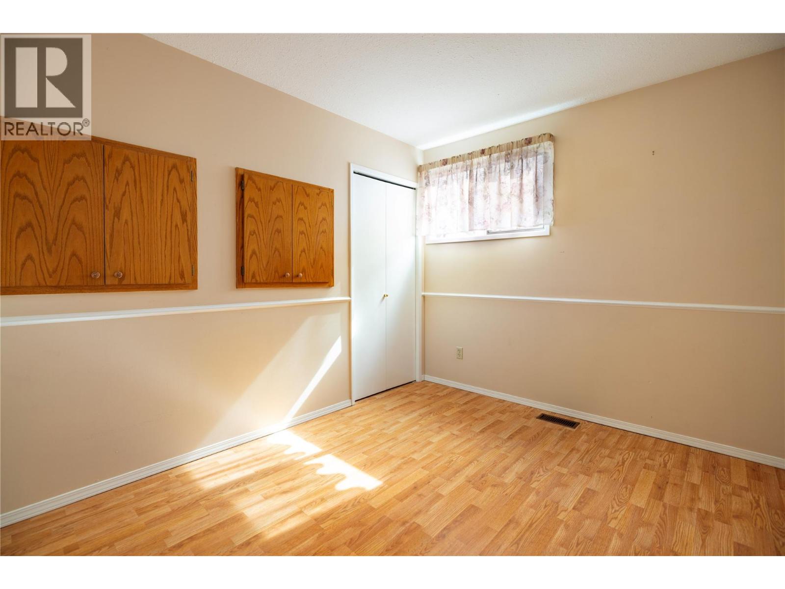250 Hillaby Avenue - 10