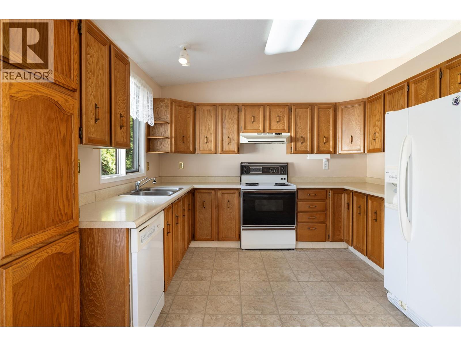 250 Hillaby Avenue - 16