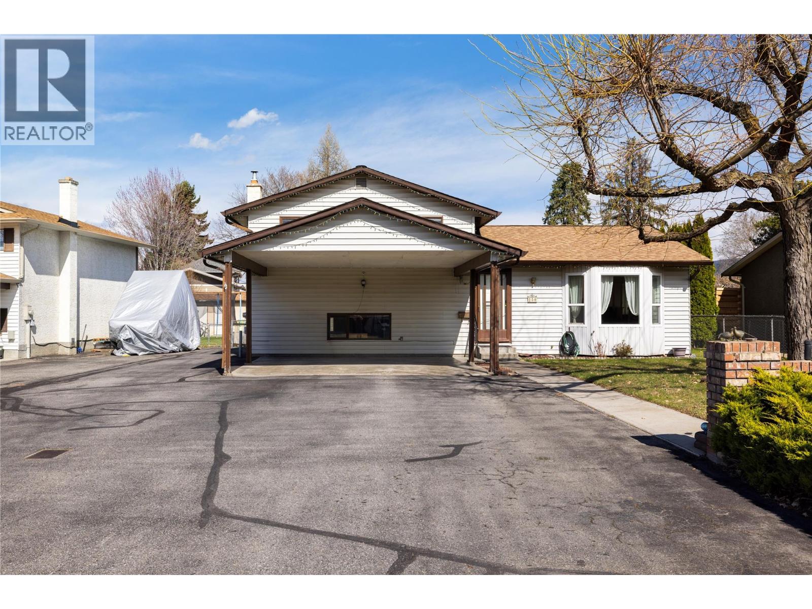 250 Hillaby Avenue - 2