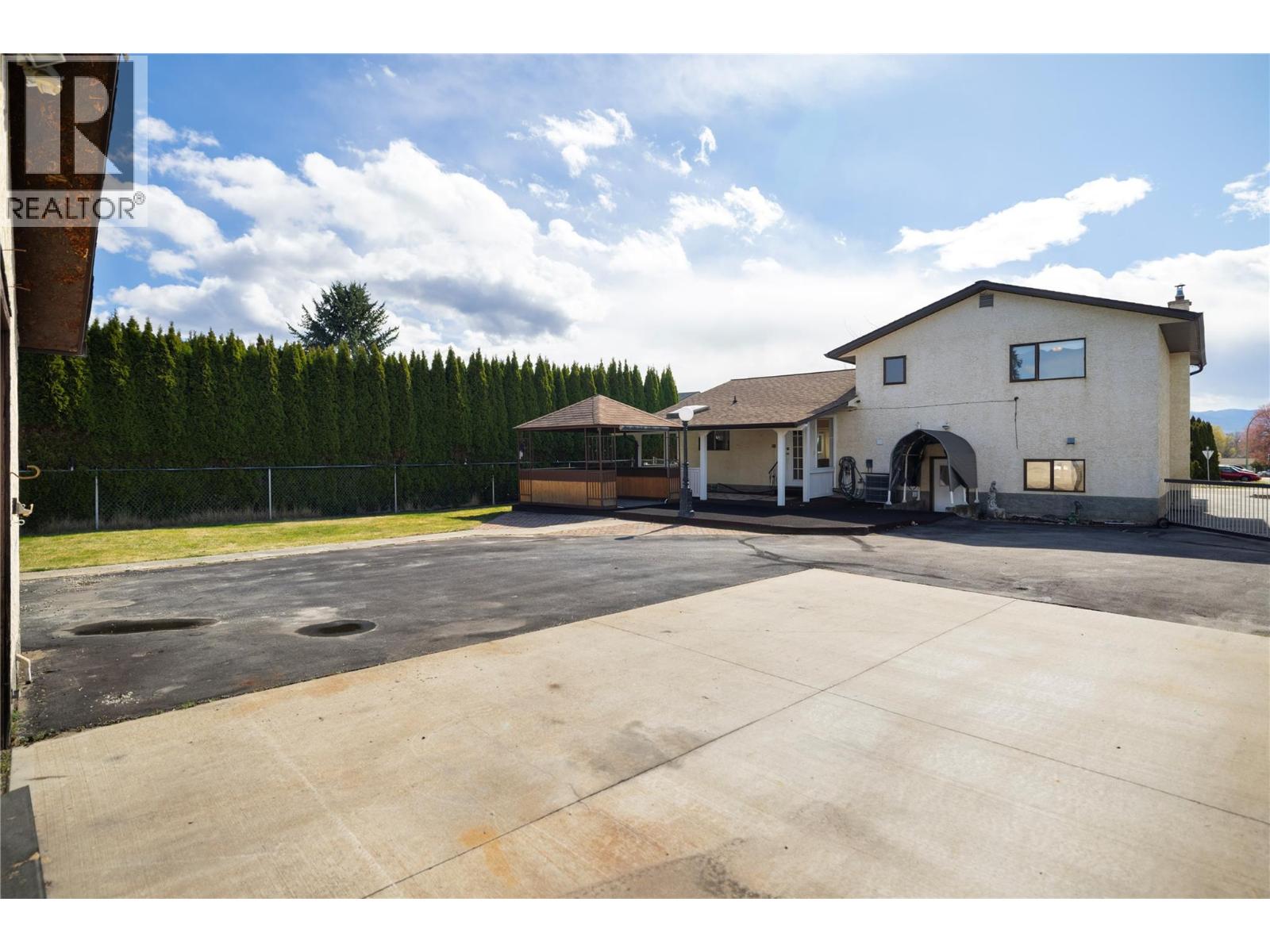 250 Hillaby Avenue - 21