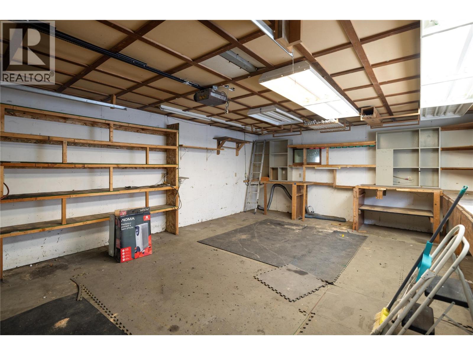 250 Hillaby Avenue - 28