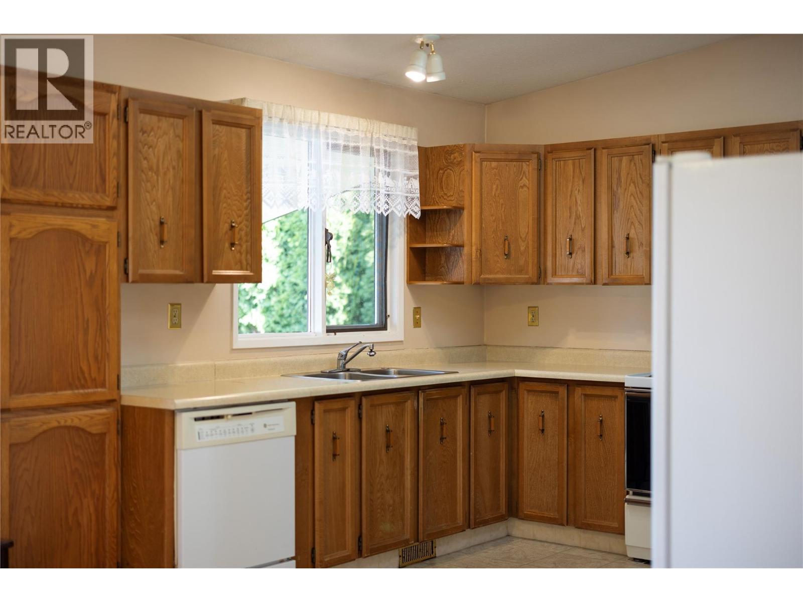 250 Hillaby Avenue - 3