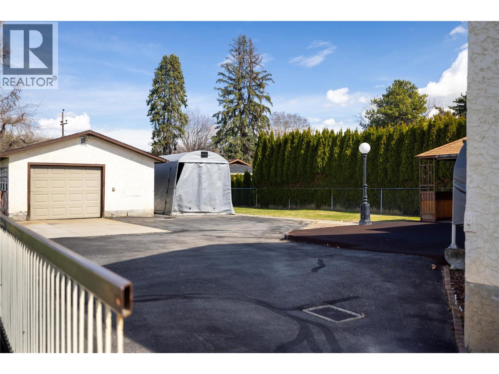 250 Hillaby Avenue - 32