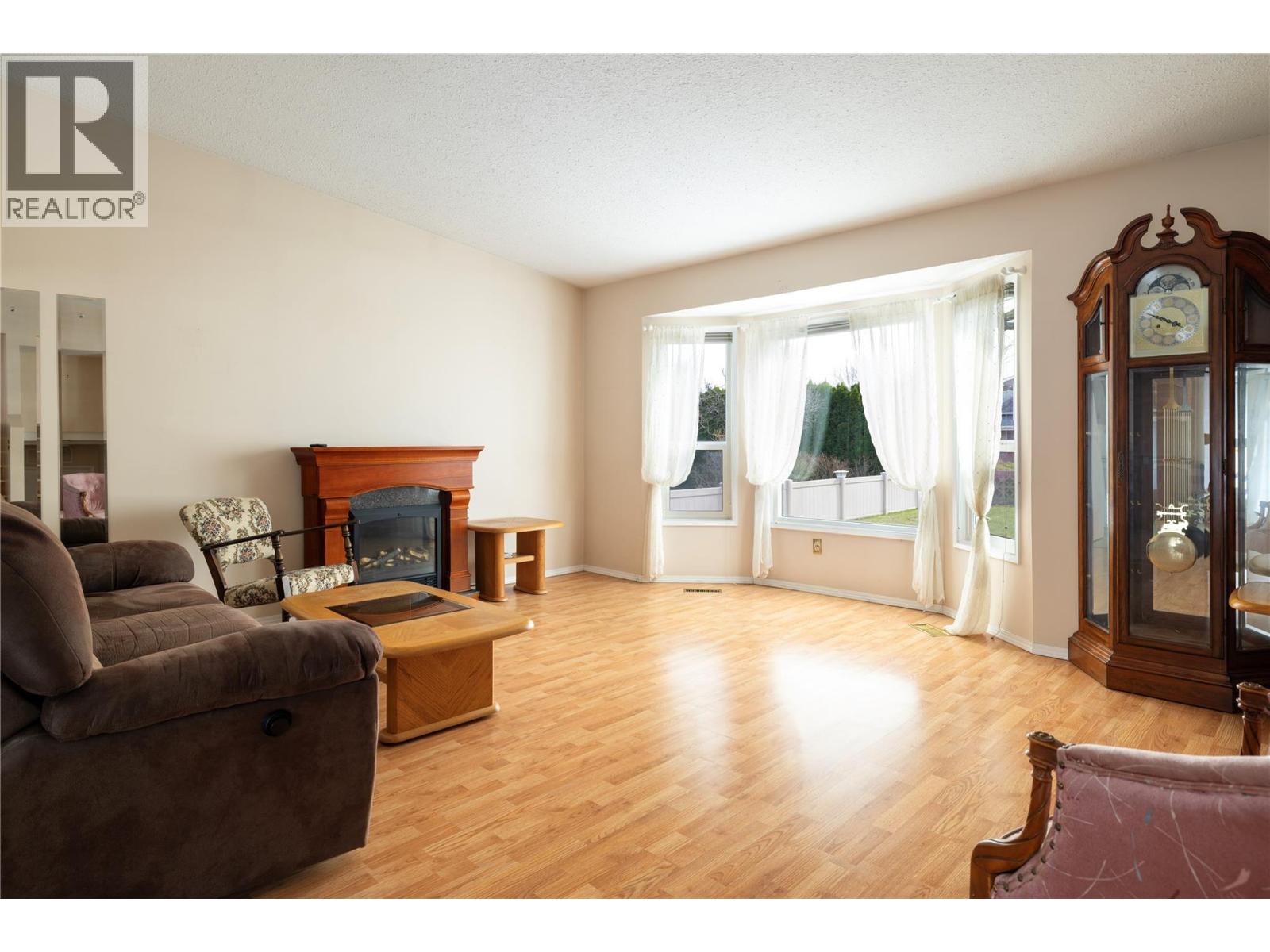 250 Hillaby Avenue - 8