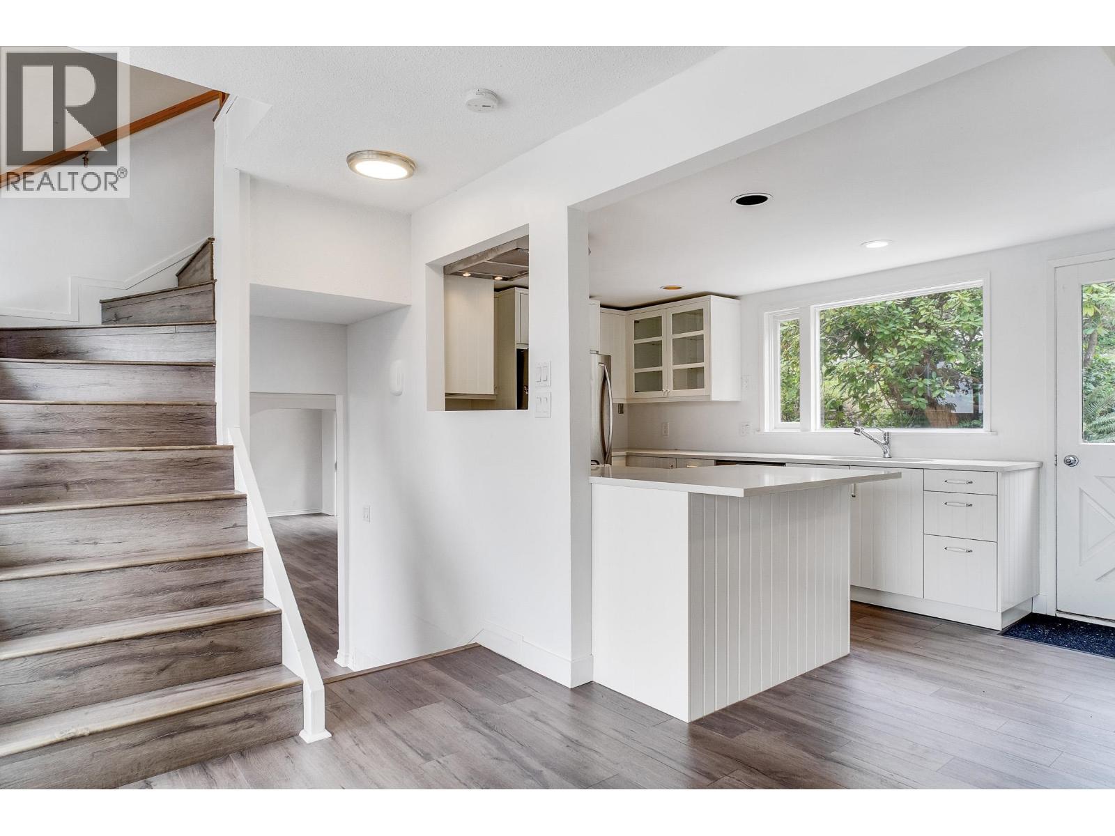4607 WOODGREEN DRIVE, West Vancouver