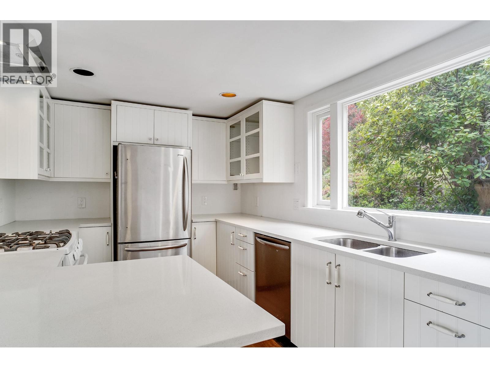 4607 WOODGREEN DRIVE, West Vancouver