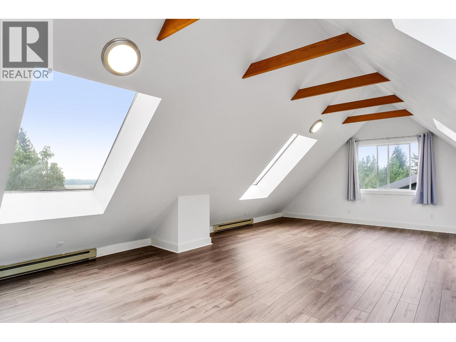 4607 WOODGREEN DRIVE, West Vancouver