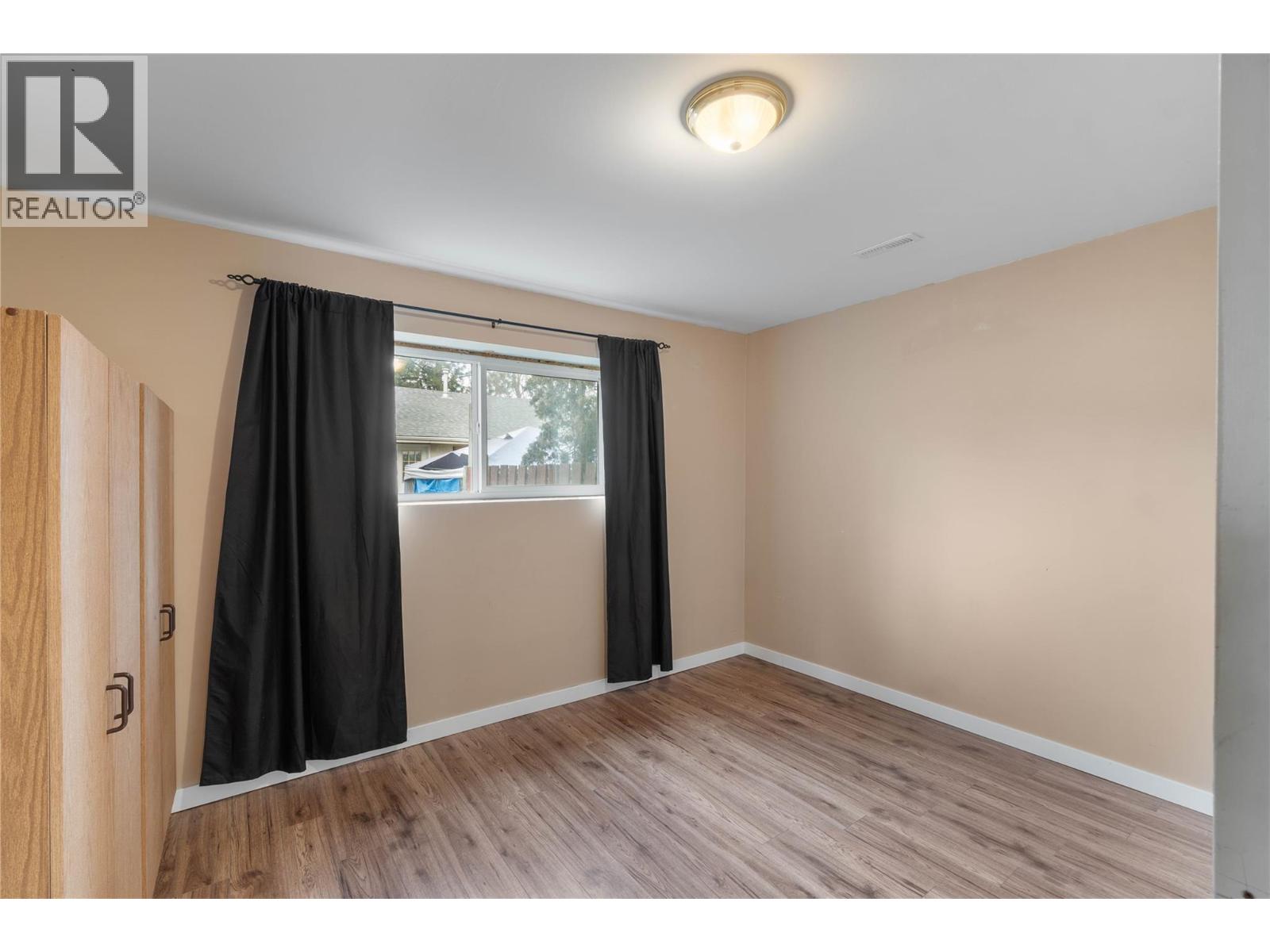 602 WINDSOR AVENUE - 24