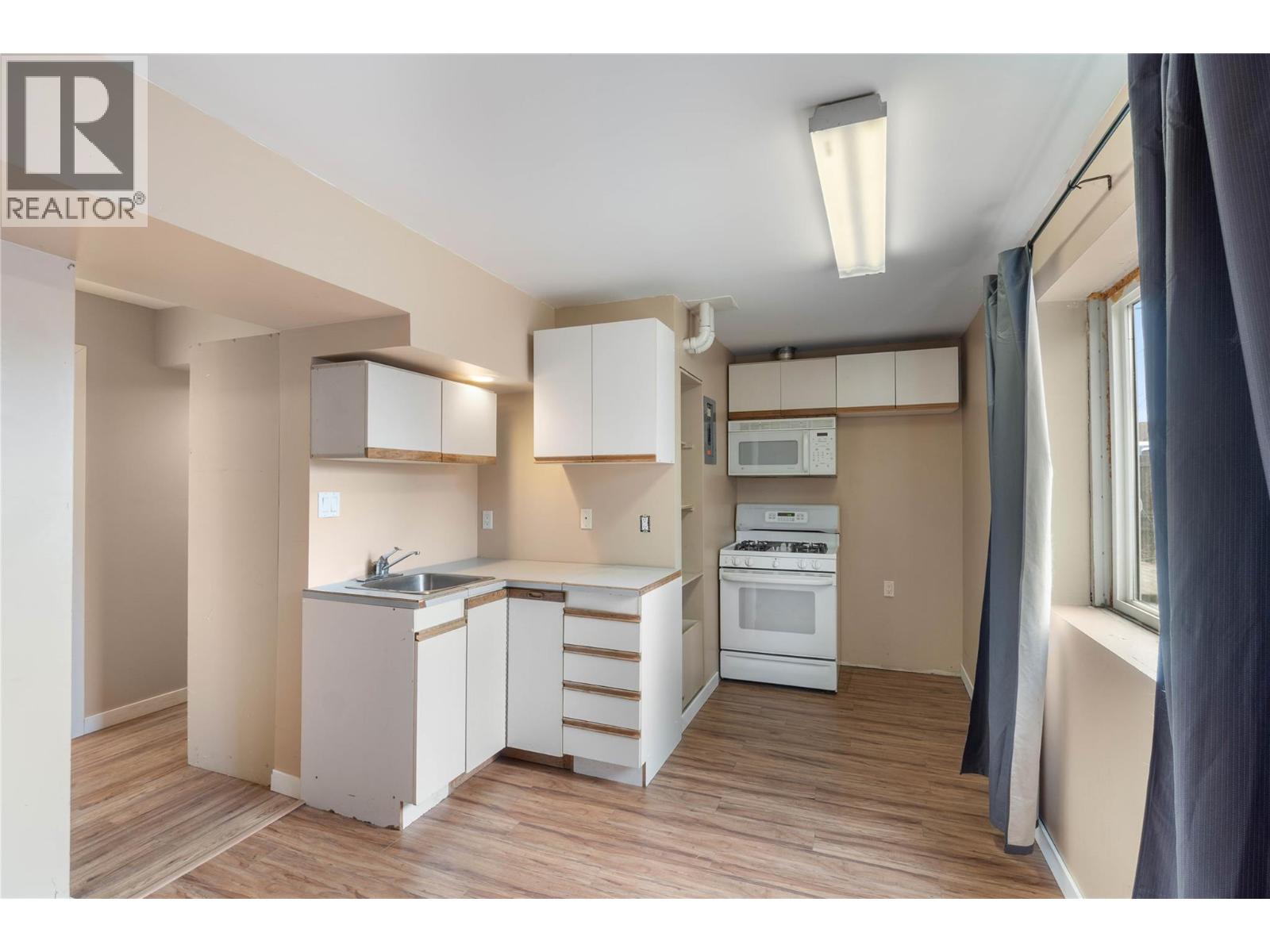 602 WINDSOR AVENUE - 22