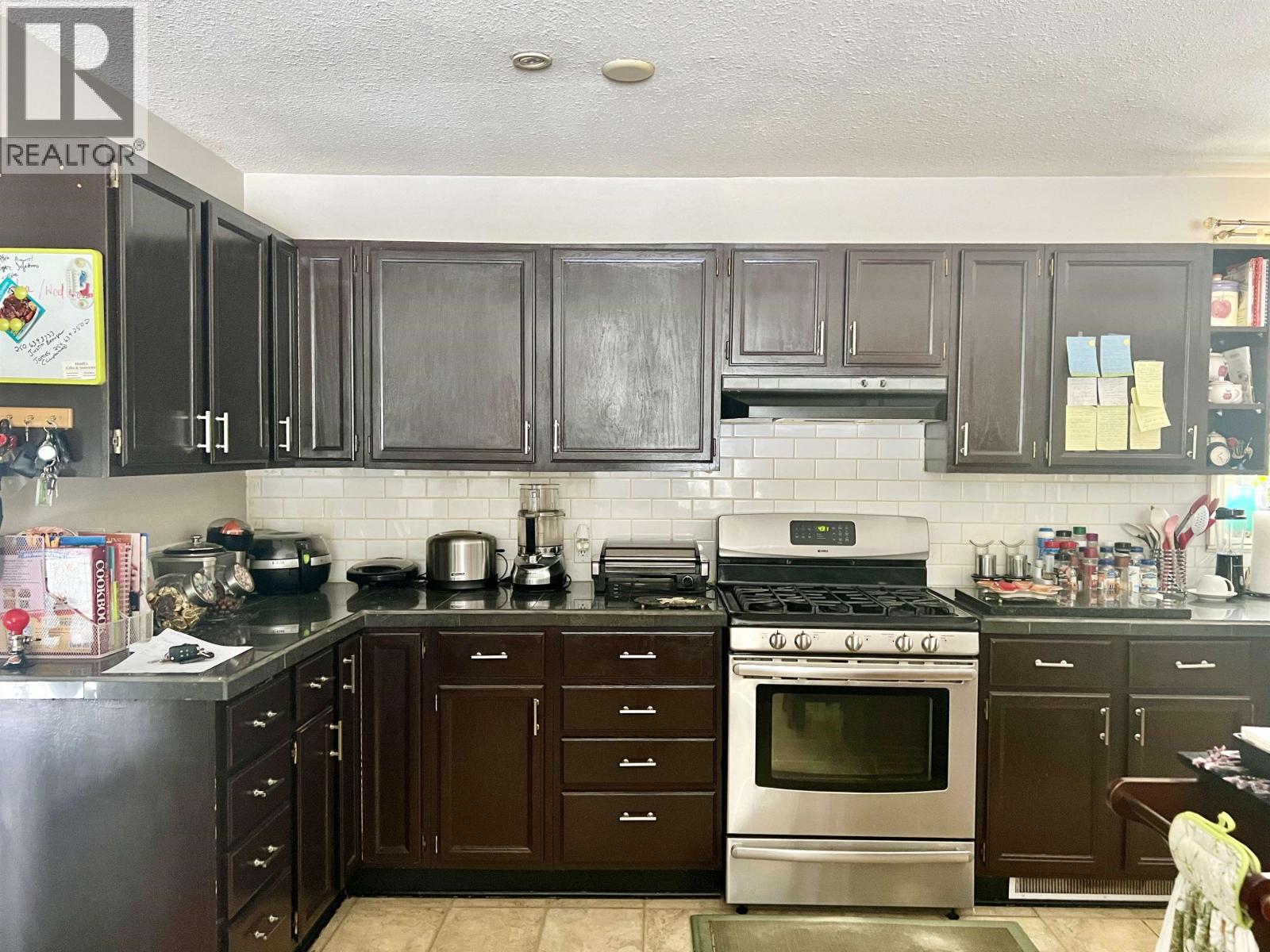 196 CHINOOK AVENUE - 12