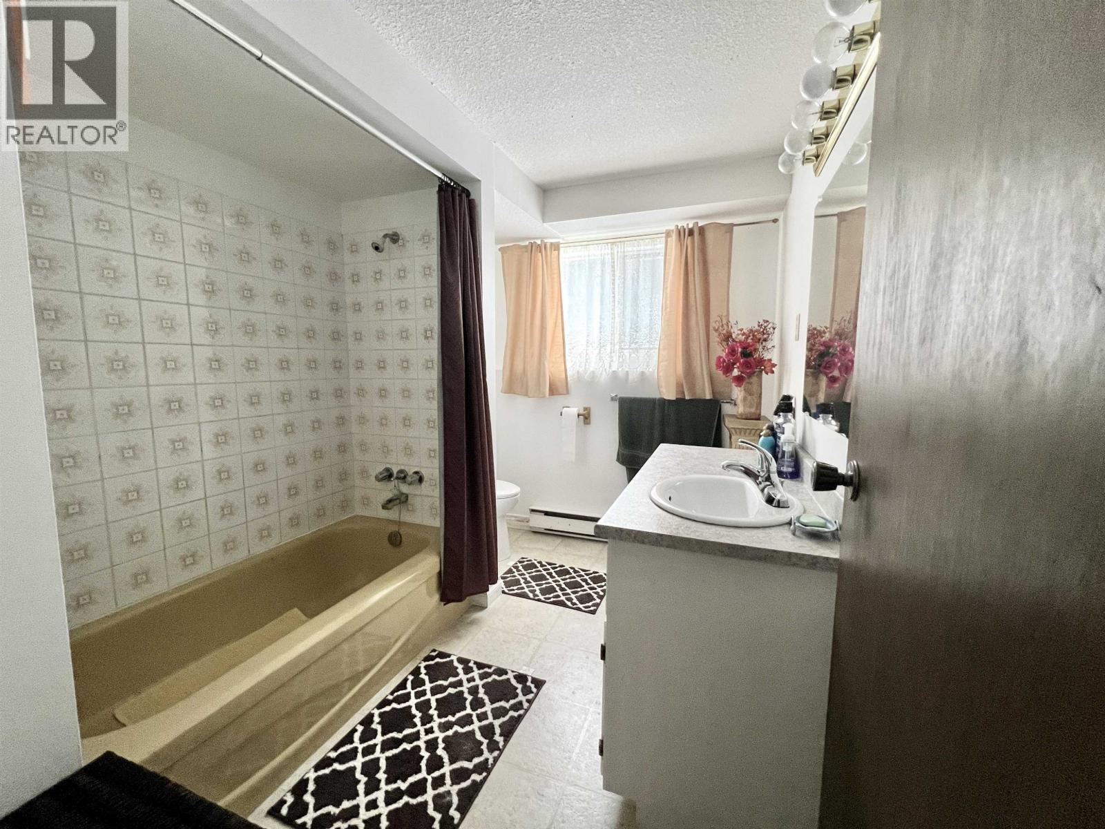 196 CHINOOK AVENUE - 30