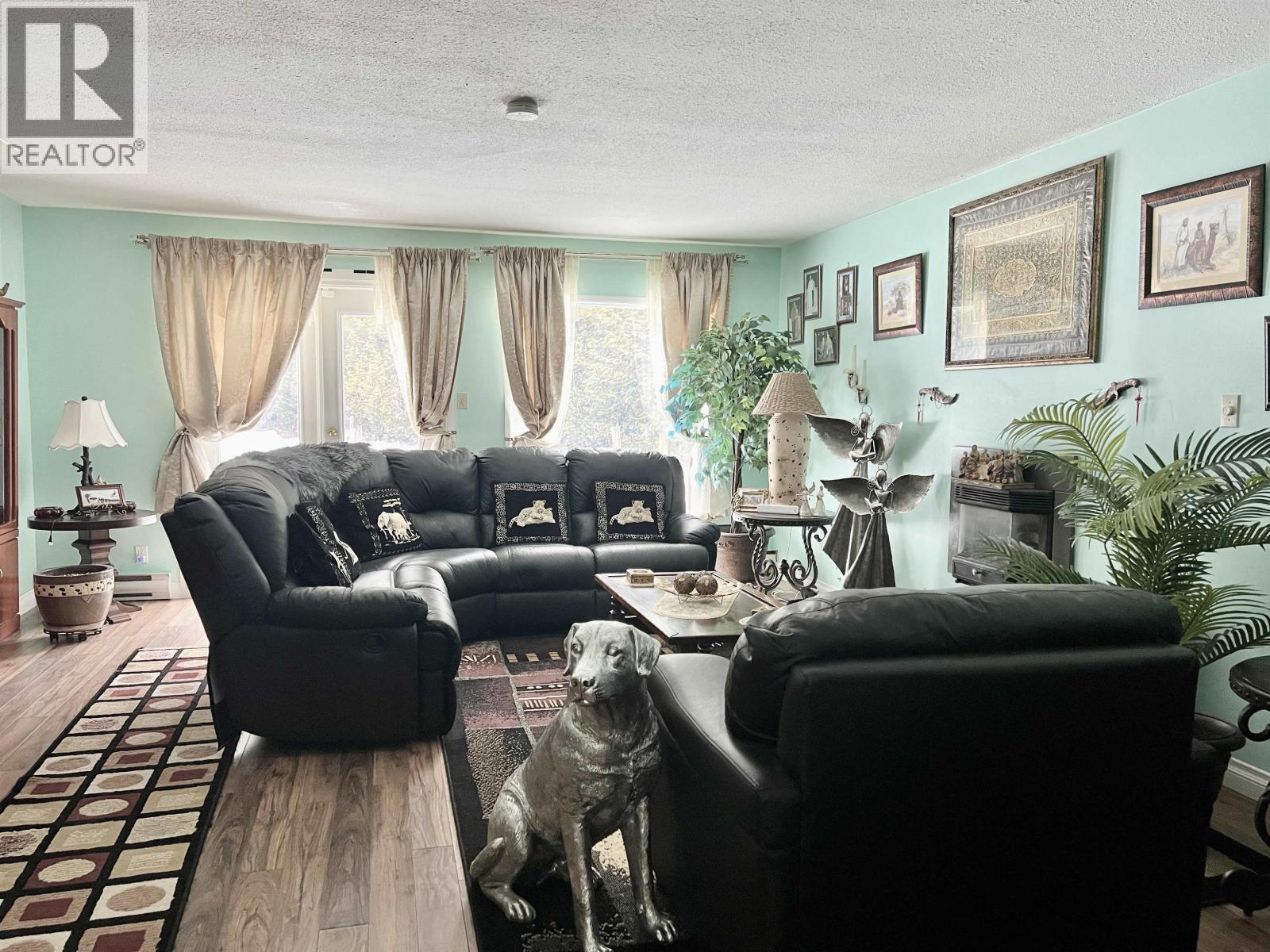 196 CHINOOK AVENUE - 6