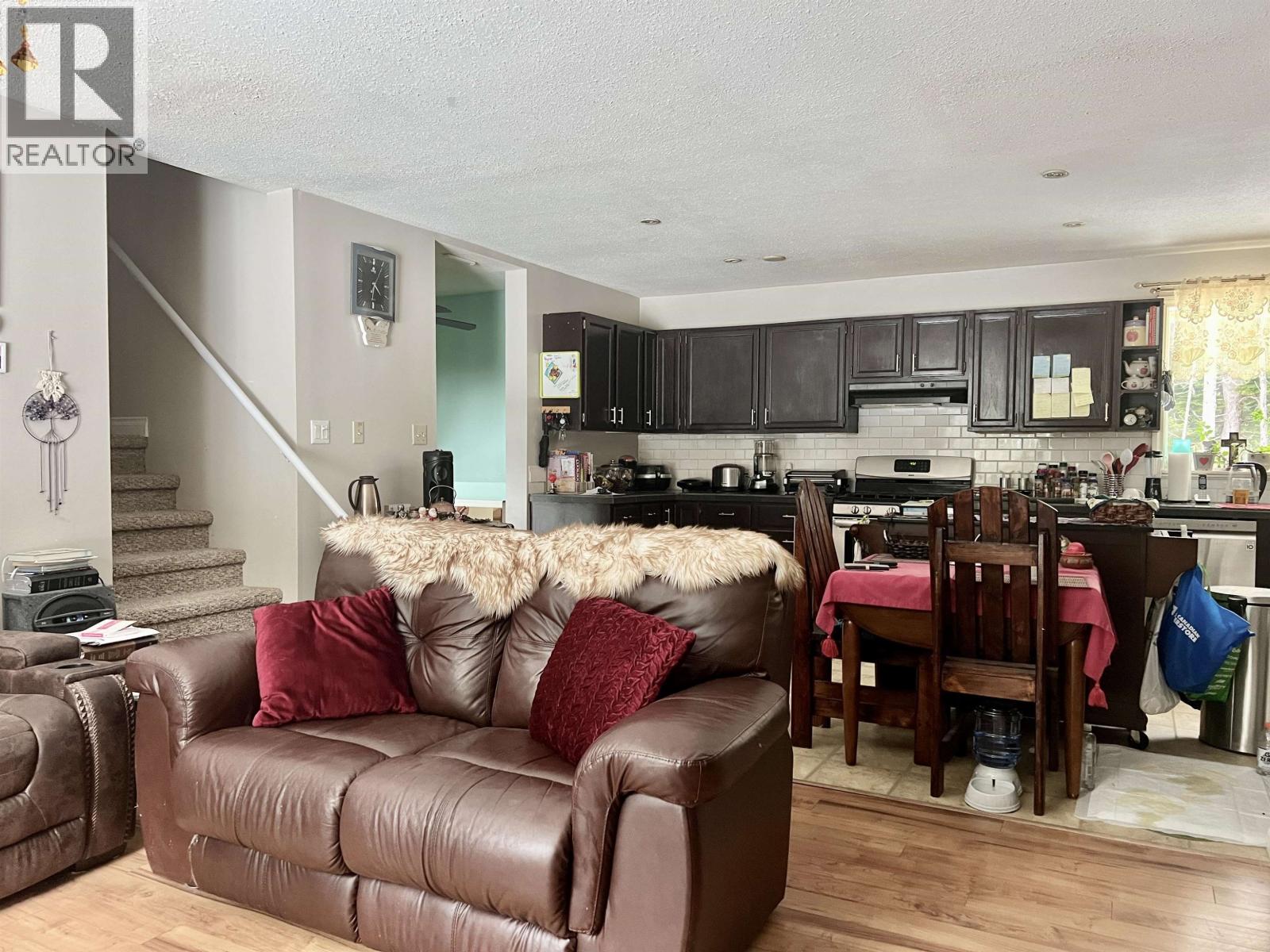 196 CHINOOK AVENUE - 8