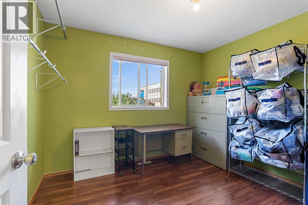 218 15 AVENUE NW - 30