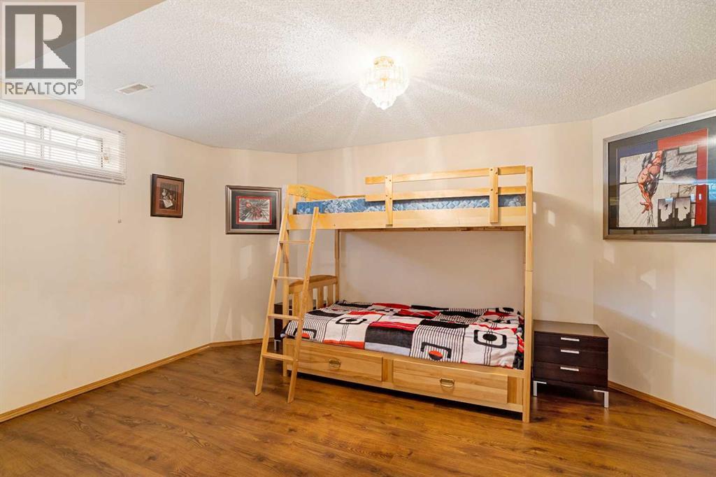 218 15 AVENUE NW - 20